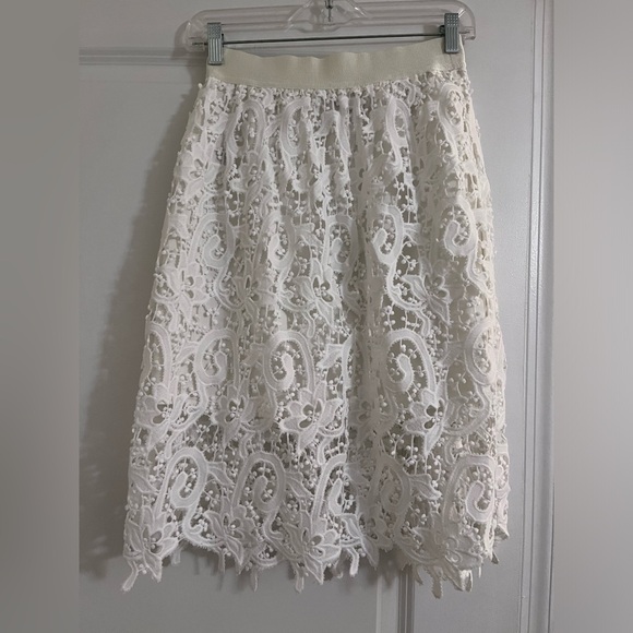 Beautiful lace off white midi boho skirt - Picture 3 of 4